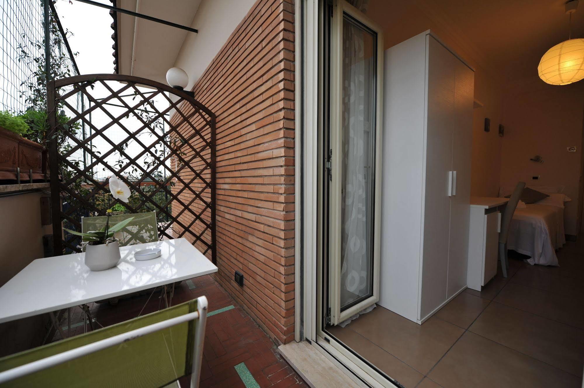 B And B Roof Garden Zaccardi Frühstückspension Rom